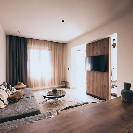 Hotel Meni & 4*