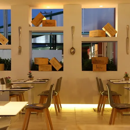 Otel Meni & 4*