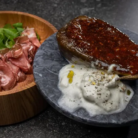 Meni & 4* Τιγκάκι