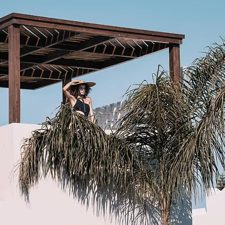 Meni & Ξενοδοχείο Τιγκάκι