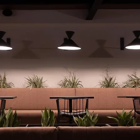 Ξενοδοχείο Meni & 4*