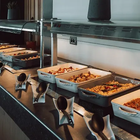 Meni & Ξενοδοχείο Τιγκάκι