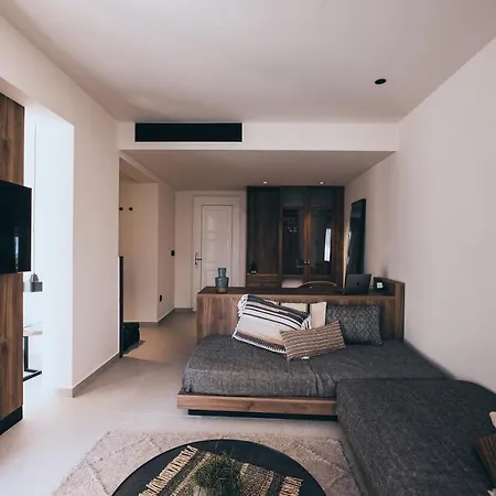 Meni & 4* Τιγκάκι