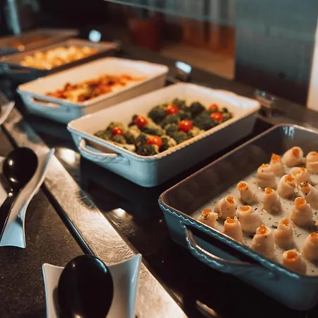 Meni & 4* Τιγκάκι